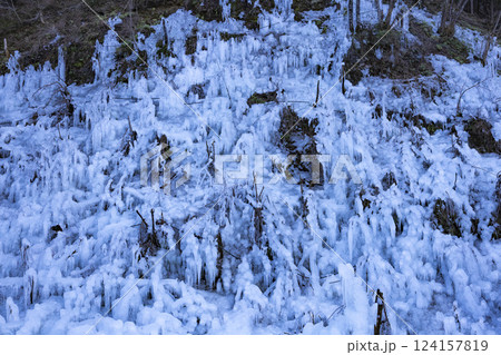 昼間のあしがくぼの氷柱 124157819