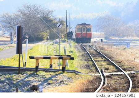 小湊鐵道「3月初旬早朝のローカル線風景」上総川間駅 124157903