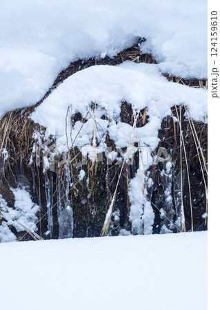 雪が積もった氷ノ山の棚田の風景 鳥取県 氷ノ山 124159610
