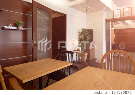 お洒落なカフェの内観 インテリア イメージ お洒落なカフェの内観 インテリア イメージ 124159876