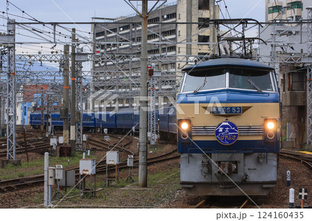 下関駅に入線する寝台特急「富士」・「はやぶさ」 124160435