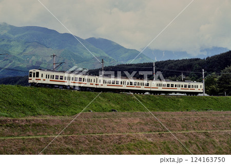 1993年　飯田線を走る119系普通電車3両 124163750