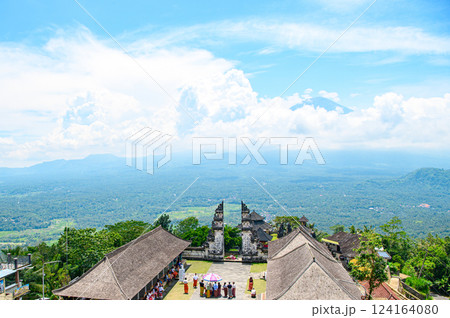 インドネシア　バリ島　ランプヤン寺院 124164080