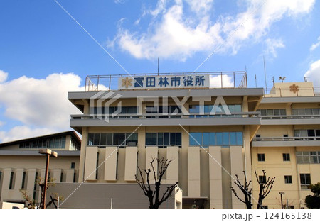 富田林市役所 124165138