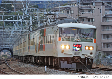 東海道本線 真鶴 JR東日本 185系 A5編成(大宮) 踊り子 東海道本線 真鶴 JR東日本 185系 A5編成(大宮) 踊り子 124165752