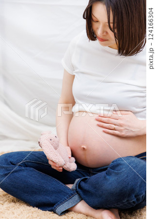 妊娠 臨月 マタニティフォト 妊娠 臨月 マタニティフォト 124166304