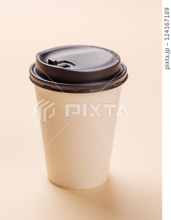 A simple and stylish paper coffee cup, perfect for takeaway beverages 124167189