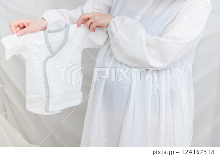 妊娠 臨月 マタニティフォト 124167318