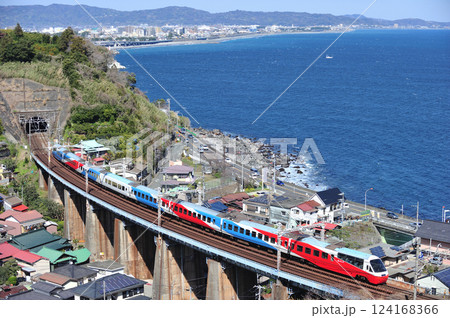 東海道本線 早川-根府川 伊豆急行 2100系 R5編成 リゾート踊り子 東海道本線 早川-根府川 伊豆急行 2100系 R5編成 リゾート踊り子 124168366