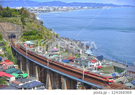 東海道本線 早川-根府川 JR東日本 185系 OM08編成(大宮) 踊り子 東海道本線 早川-根府川 JR東日本 185系 OM08編成(大宮) 踊り子 124168369