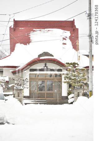 冬の北海道函館市で蓮華山本行寺境内の風景を撮影 124170368