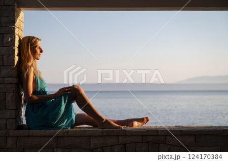 Serene seaside sunset Serene seaside sunset 124170384