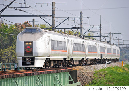 高崎線 岡部-本庄 JR東日本 651系1000番台 OM201編成(大宮) 草津 K-101編成 高崎線 岡部-本庄 JR東日本 651系1000番台 OM201編成(大宮) 草津 K-101編成 124170409