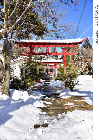 冬の北海道北斗市で七重浜稲荷神社境内の風景を撮影 冬の北海道北斗市で七重浜稲荷神社境内の風景を撮影 124171671