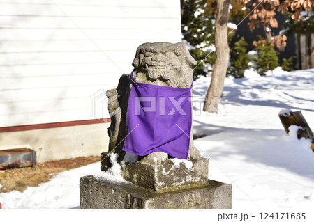 冬の北海道北斗市で七重浜稲荷神社境内の風景を撮影 124171685