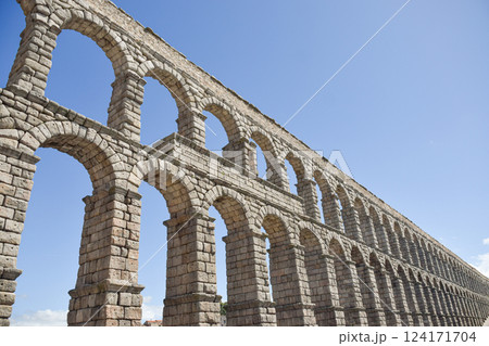 Right side view of Segovia Aqueduct, Roman construction for transporting water Right side view of Segovia Aqueduct, Roman construction for transporting water 124171704