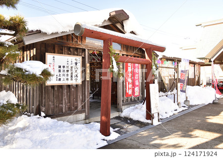 冬の北海道北斗市で七重浜海津見神社境内の風景を撮影 冬の北海道北斗市で七重浜海津見神社境内の風景を撮影 124171924