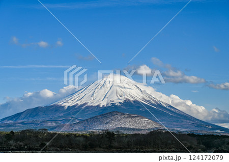 富士山と湖 富士山と湖 124172079