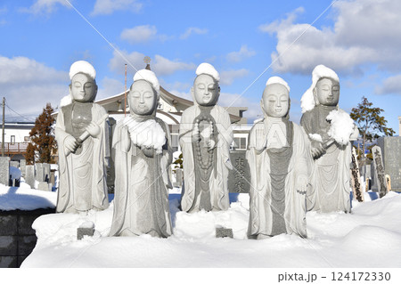 冬の北海道北斗市で大光山七宝寺境内の風景を撮影 冬の北海道北斗市で大光山七宝寺境内の風景を撮影 124172330
