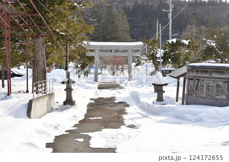 冬の北海道函館市で赤川三島神社境内の風景を撮影 124172655
