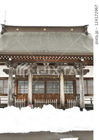 冬の北海道函館市で潜龍寺境内の風景を撮影 124172967
