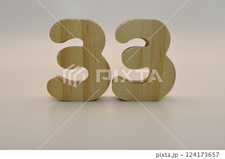木でできた数字 木でできた数字 124173657