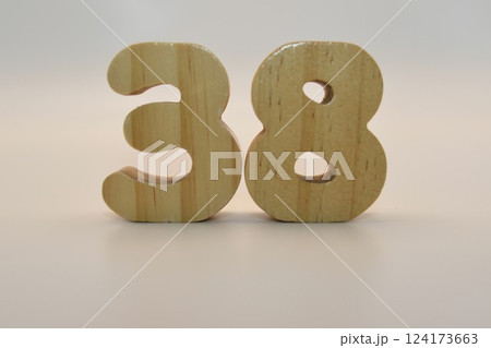 木でできた数字 124173663
