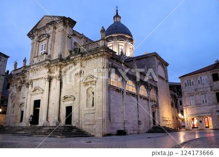世界遺産 ドブロヴニク旧市街 大聖堂の夜景 クロアチア 世界遺産 ドブロヴニク旧市街 大聖堂の夜景 クロアチア 124173666