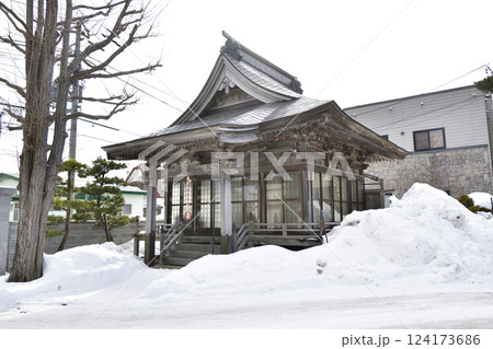 冬の北海道北斗市で慈眼山廣徳寺境内の風景を撮影 124173686