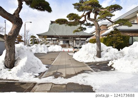 冬の北海道北斗市で慈眼山廣徳寺境内の風景を撮影 124173688