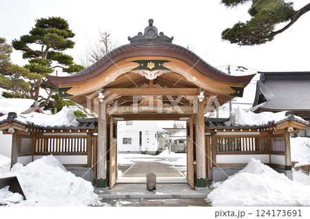 冬の北海道北斗市で慈眼山廣徳寺境内の風景を撮影 124173691