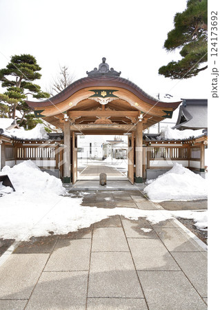 冬の北海道北斗市で慈眼山廣徳寺境内の風景を撮影 冬の北海道北斗市で慈眼山廣徳寺境内の風景を撮影 124173692