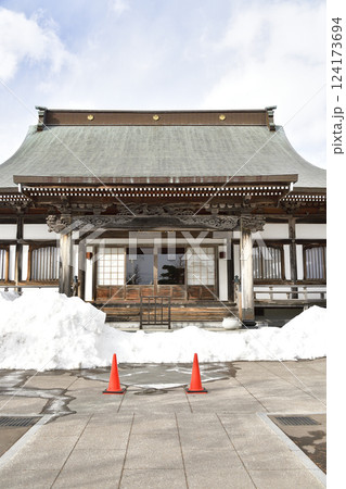 冬の北海道北斗市で慈眼山廣徳寺境内の風景を撮影 124173694