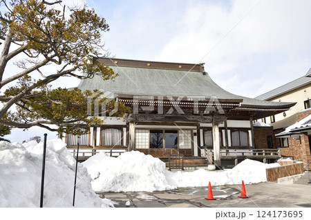 冬の北海道北斗市で慈眼山廣徳寺境内の風景を撮影 124173695