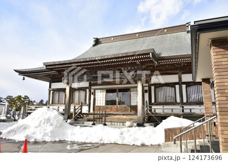 冬の北海道北斗市で慈眼山廣徳寺境内の風景を撮影 124173696