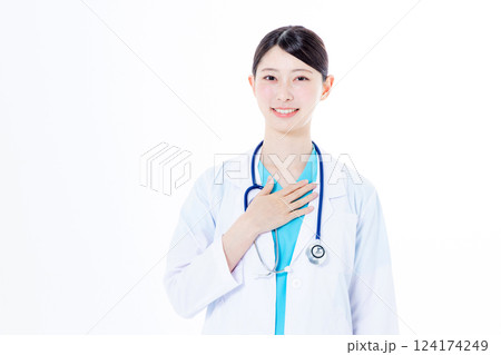 若い看護師 124174249