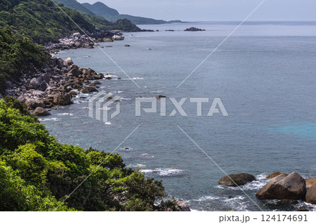 夏の海 西部林道地域 屋久島国立公園 夏の海 西部林道地域 屋久島国立公園 124174691