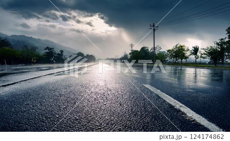 雨上がりのアスファルトの道路と反射する空1 124174862
