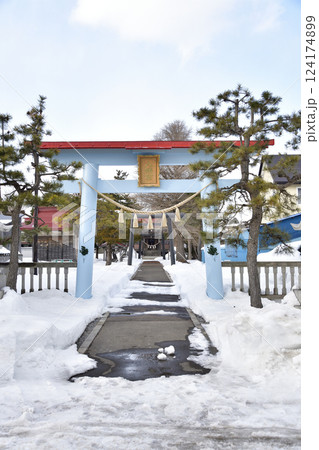 冬の北海道北斗市で上磯八幡宮境内の風景を撮影 冬の北海道北斗市で上磯八幡宮境内の風景を撮影 124174899
