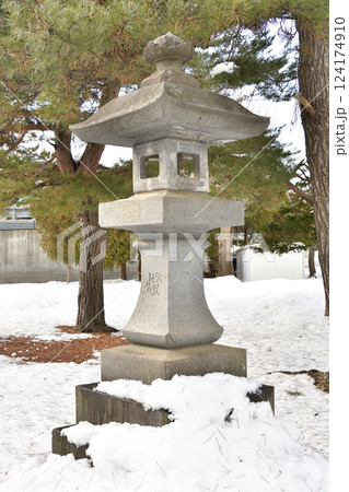 冬の北海道北斗市で上磯八幡宮境内の風景を撮影 124174910