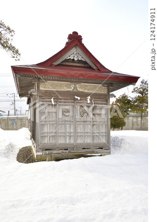 冬の北海道北斗市で上磯八幡宮境内の風景を撮影 124174911