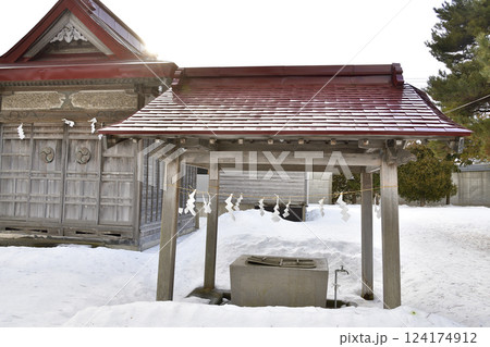 冬の北海道北斗市で上磯八幡宮境内の風景を撮影 124174912