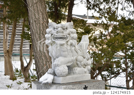 冬の北海道北斗市で上磯八幡宮境内の風景を撮影 124174915