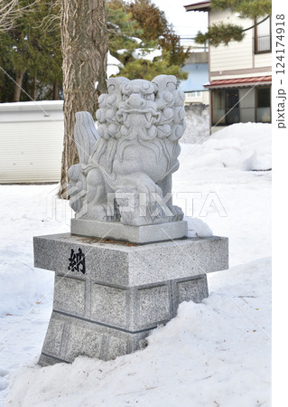 冬の北海道北斗市で上磯八幡宮境内の風景を撮影 冬の北海道北斗市で上磯八幡宮境内の風景を撮影 124174918