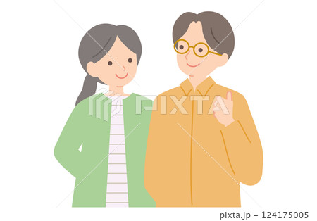 笑顔で会話する若い夫婦B 124175005