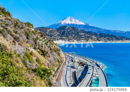 静岡 薩埵峠から望む駿河湾と富士山 静岡 薩埵峠から望む駿河湾と富士山 124175068