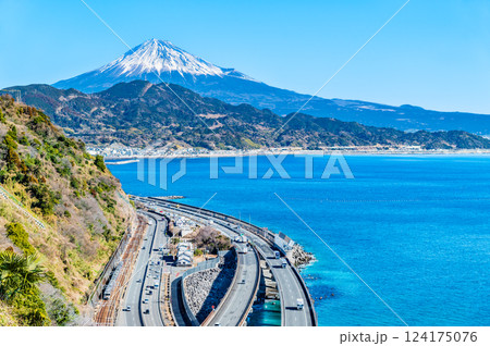 静岡 薩埵峠から望む駿河湾と富士山 静岡 薩埵峠から望む駿河湾と富士山 124175076