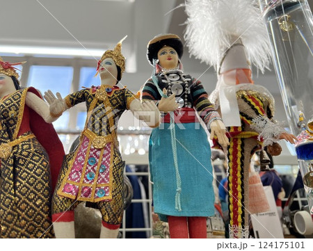 タイの民芸品の人形 タイの民芸品の人形 124175101