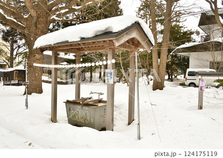 冬の北海道北斗市で有川大神宮境内の風景を撮影 冬の北海道北斗市で有川大神宮境内の風景を撮影 124175119