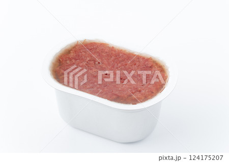プラスチック容器に入ったコンビーフ 124175207